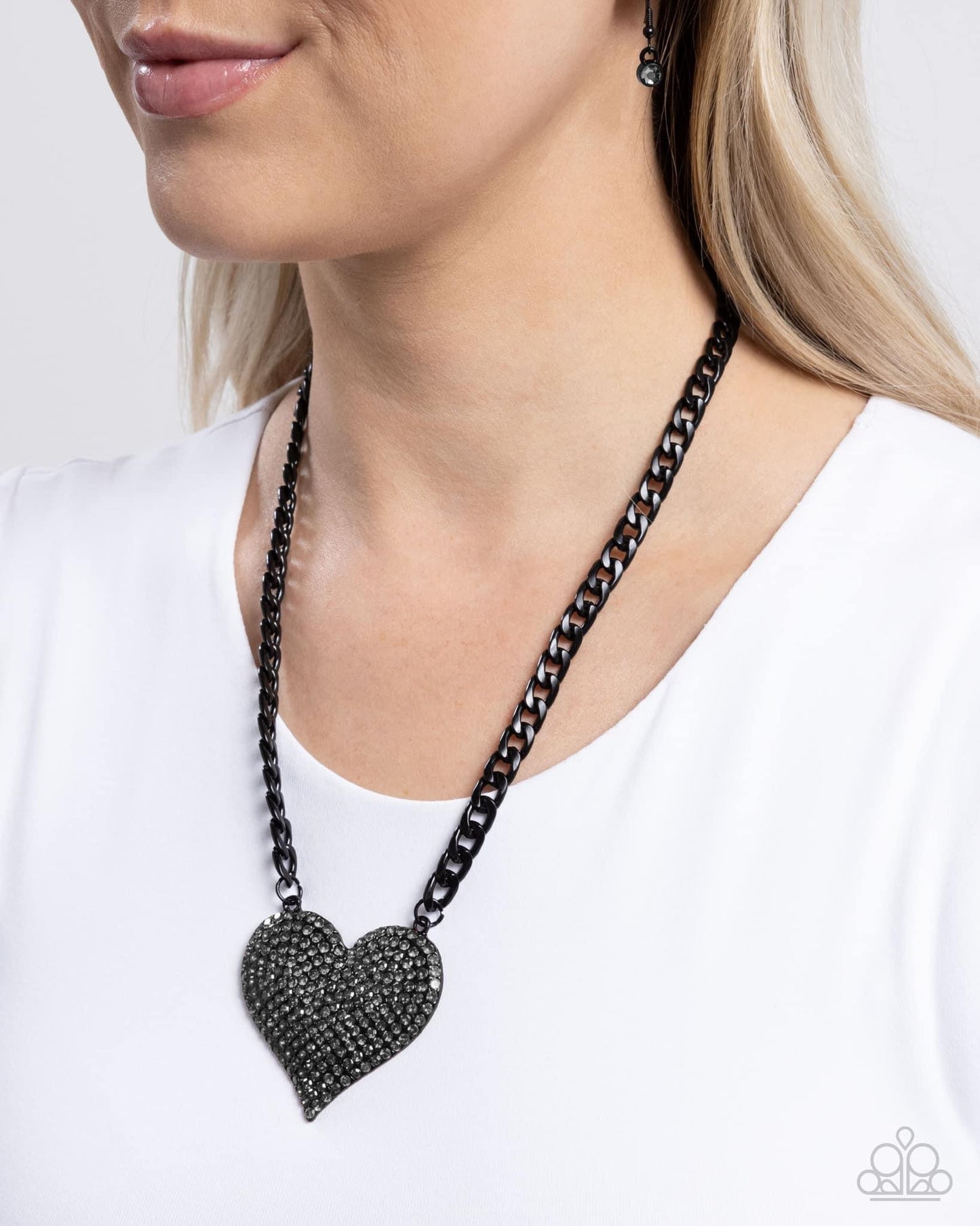 Black heart necklace