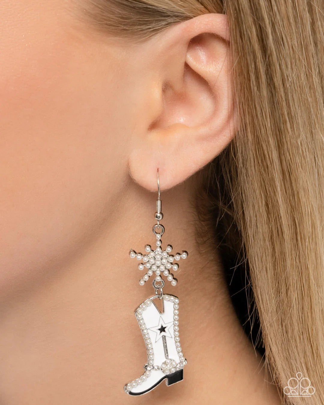 Compelling cowboy-white earrings