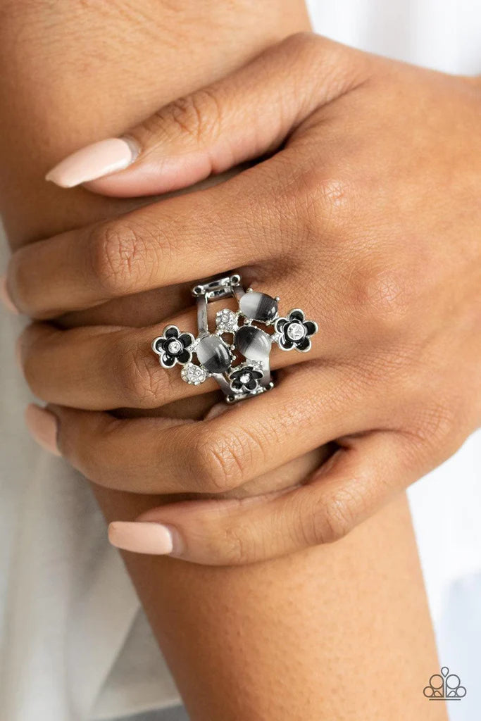 Daisy Delight black ring