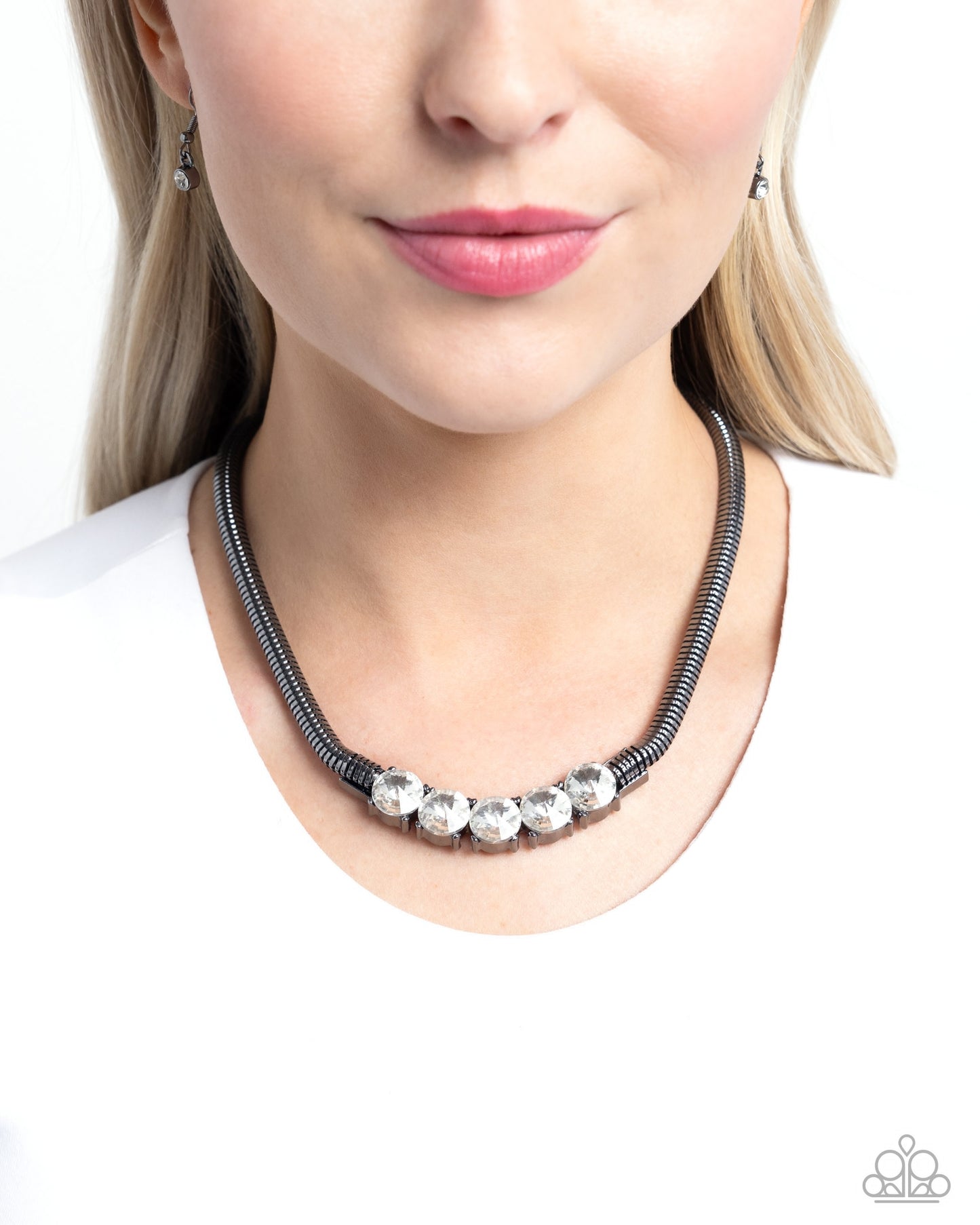 Musings Makeover - Black necklace