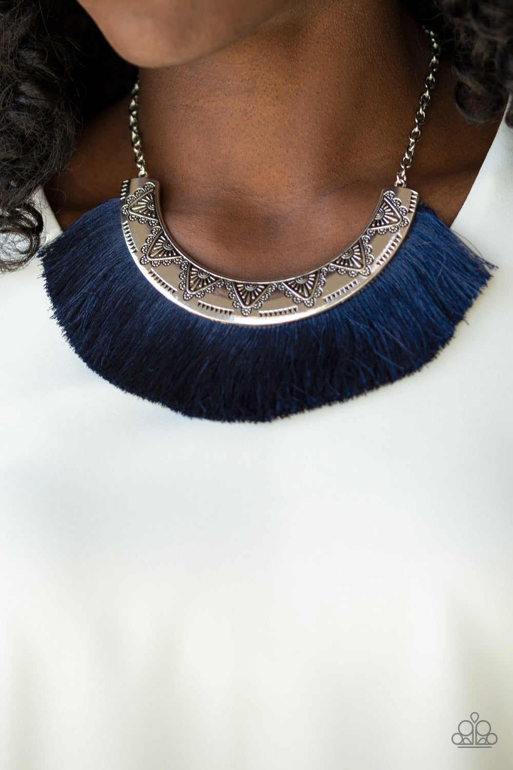 Might and MANE - Blue necklace -vintage