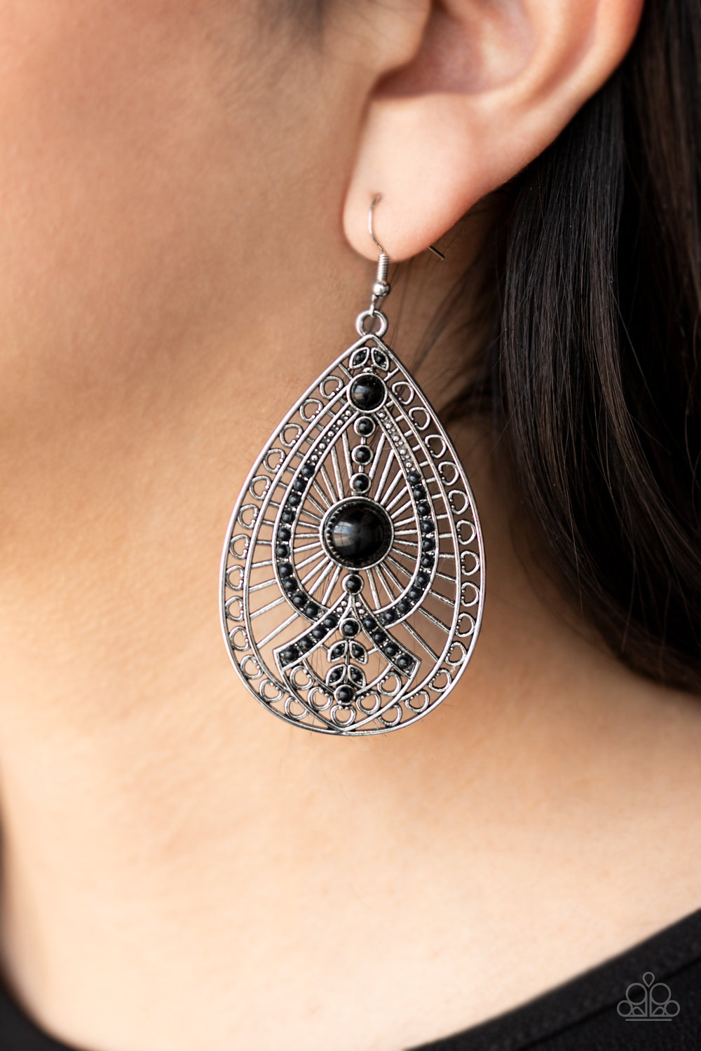 Just Dropping By - Black earring -Vintage