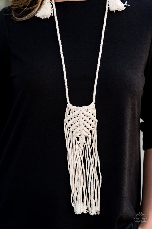 Macrame Mantra - White necklace -vintage