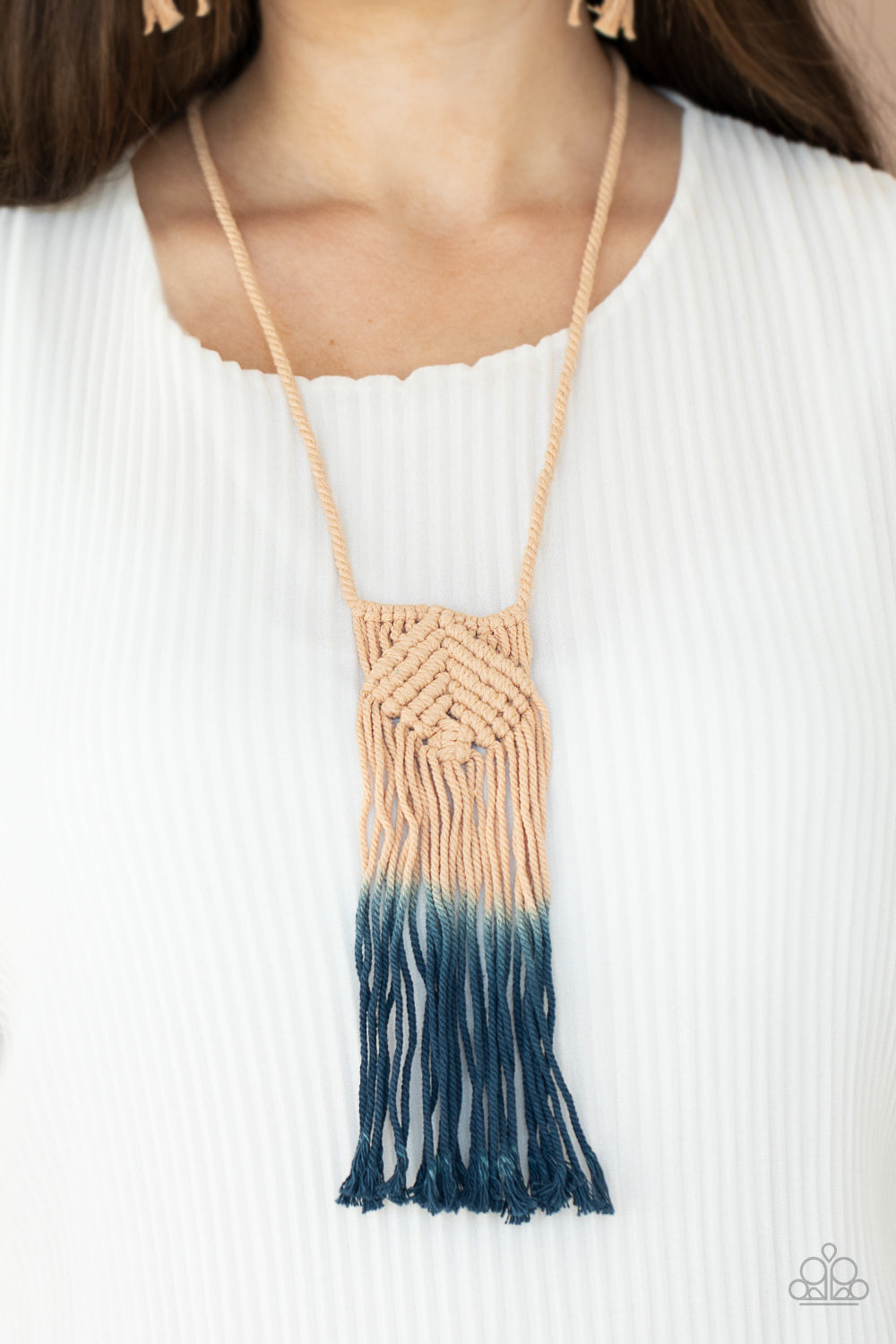 Look At MACRAME Now - Blue necklace - vintage