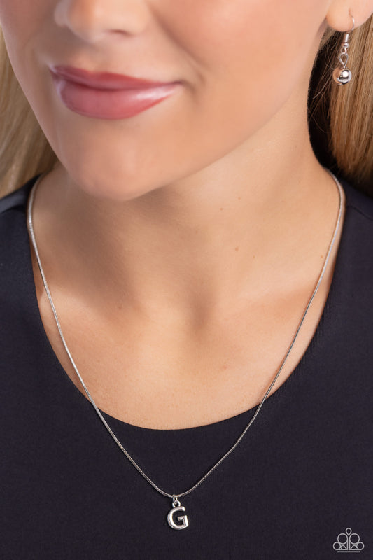 Seize the Initial - Silver - G necklace