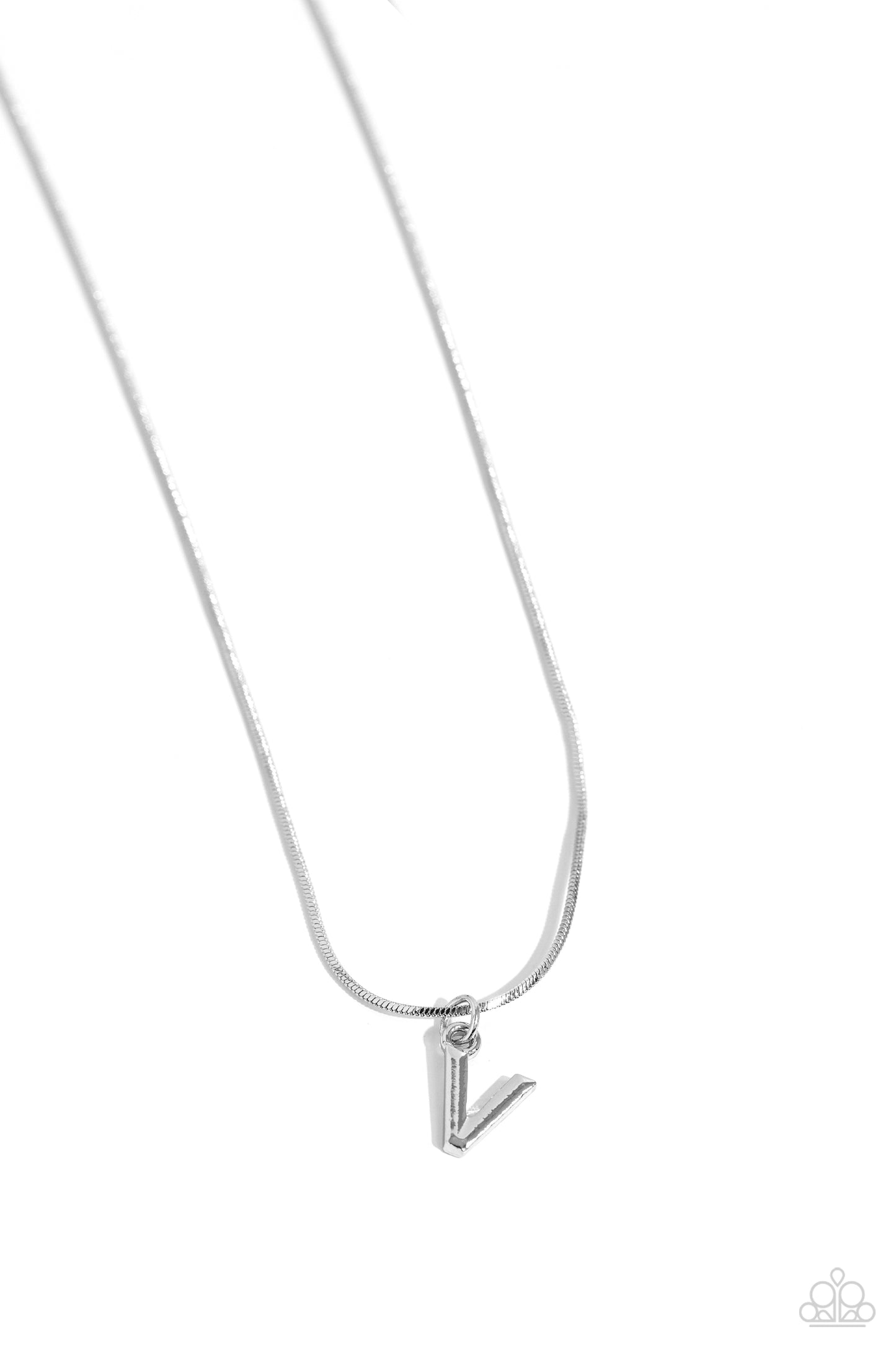 Seize the Initial - Silver - V necklace